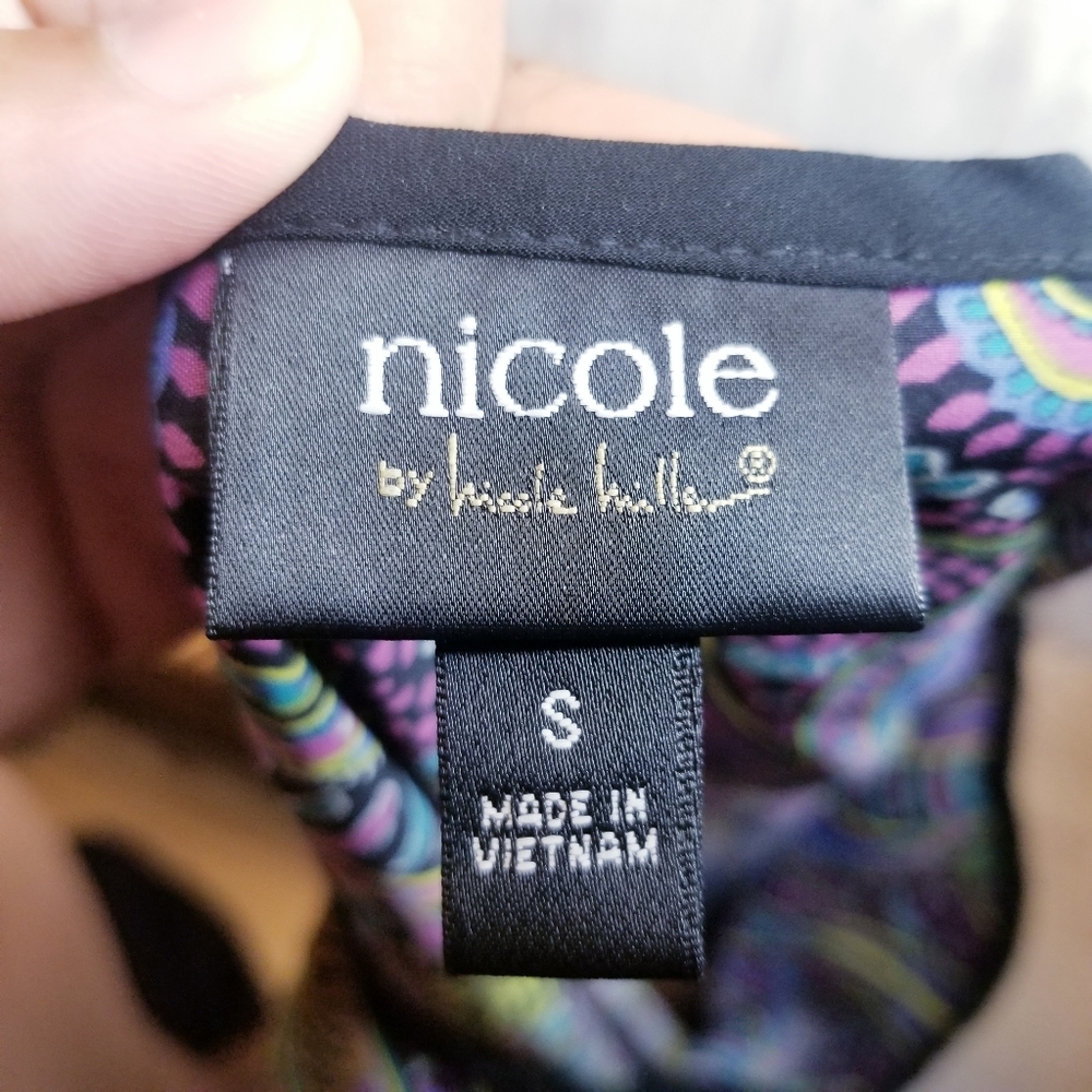 Women's Size Small Batwing Colorful Top - Picture 5 of 5